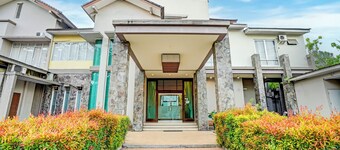 Collection O Padang near Mesjid Raya Syekh Ahmad Al-Minangkabawi formerly Hotel Surya Palace