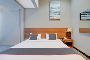 Standard-Suite, 1 Doppelbett | Schreibtisch, kostenloses WLAN, Bettwäsche
