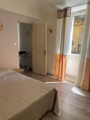 1 Schlafzimmer, Bügeleisen/Bügelbrett, kostenloses WLAN, Bettwäsche