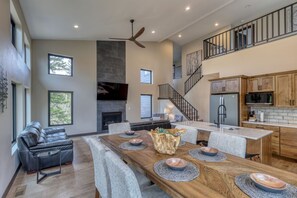 Dining - Shadow Pines Lodge (Lead)