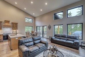 Smart TV, fireplace, offices