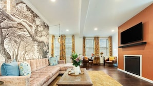 Living area - ★ HostWise Stays ★  Vibrant Getaway - Skyline Rooftop Deck & Garage (Pittsburgh)