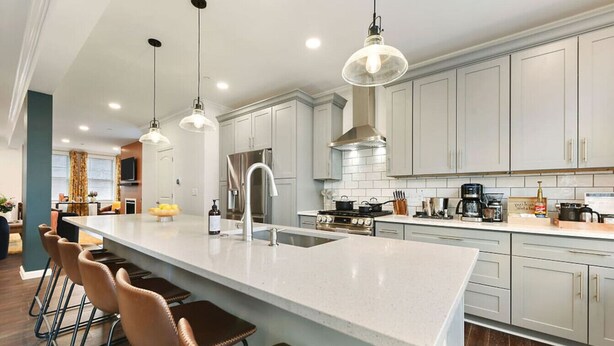 Private kitchen - ★ HostWise Stays ★  Vibrant Getaway - Skyline Rooftop Deck & Garage (Pittsburgh)
