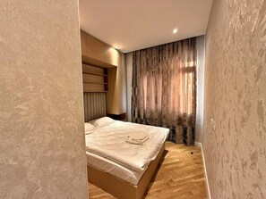 1 habitación, wifi y ropa de cama