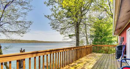 < 1 Mi to State Park: Trumansburg Cottage w/ Deck!