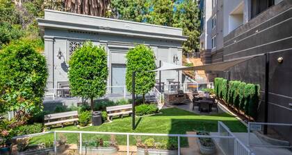 Modern DTLA Apt with City View/Private Parking
