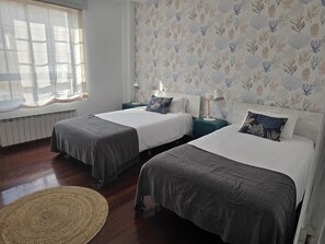 2 bedrooms, iron/ironing board, bed sheets
