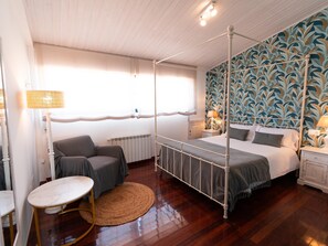 4 chambres, fer et planche à repasser, draps fournis