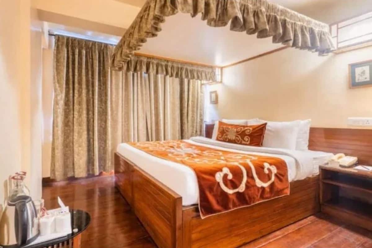 Habitación doble, vista a la ciudad | Escritorio, cortinas blackout y wifi gratis