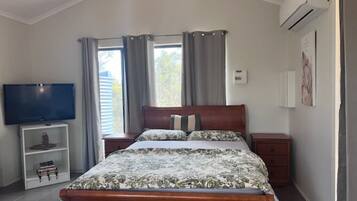 1 bedroom, bed sheets