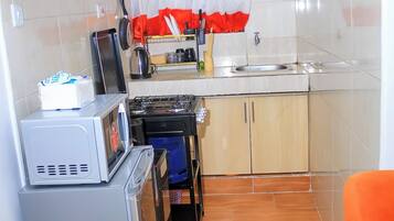 Micro-ondes, four, plaque de cuisson