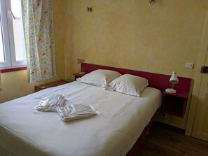 WiFi, bed sheets
