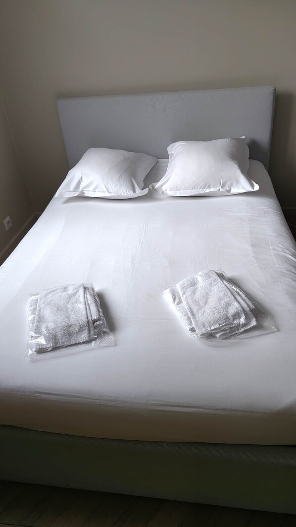 2 bedrooms, WiFi, bed sheets