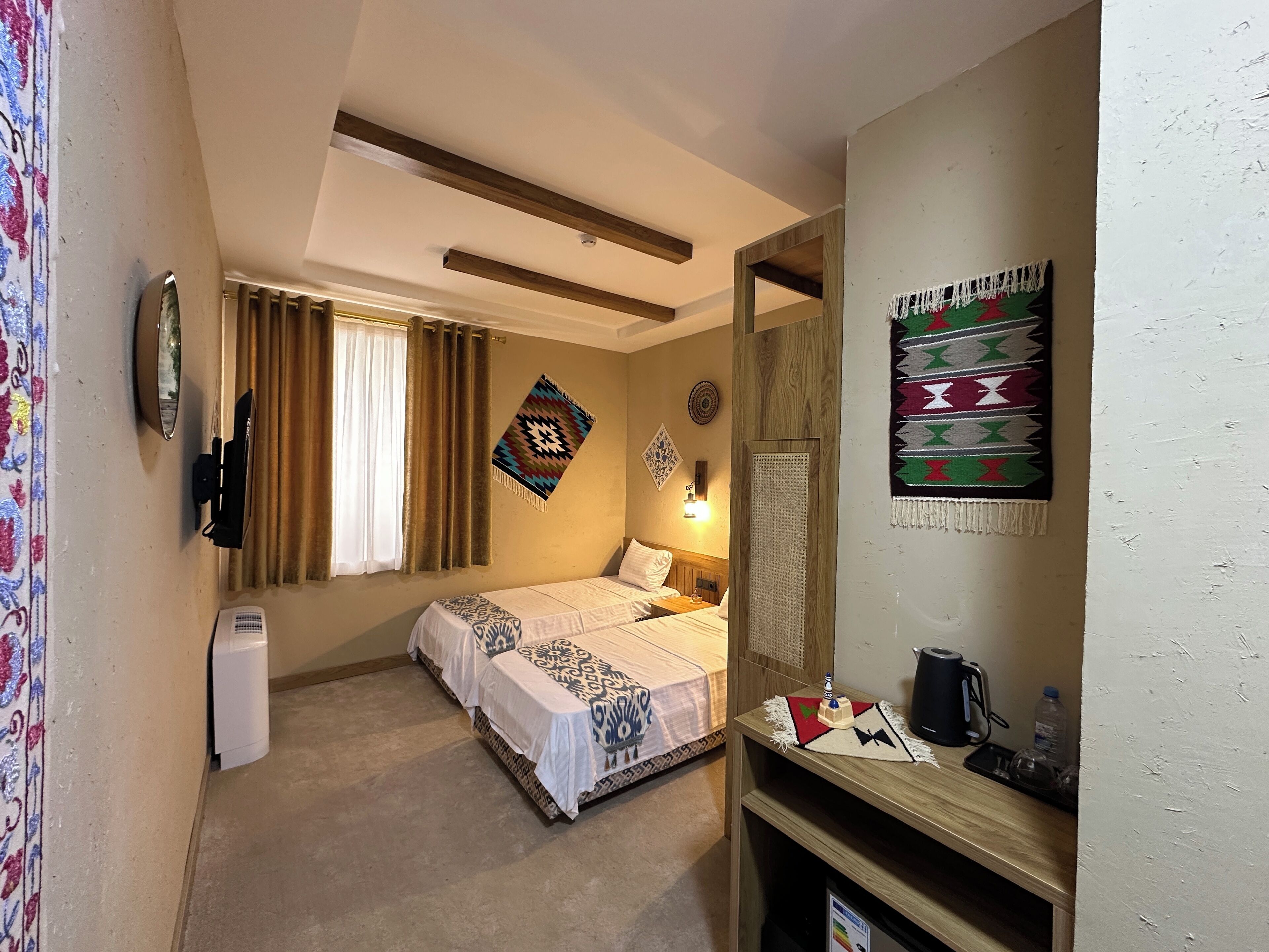 标准双床房 | 客房内保险箱、隔音、免费 WiFi