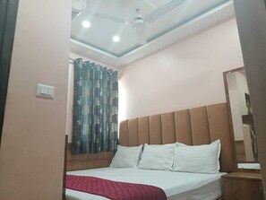 Standard Double Room | Desk, laptop workspace, free WiFi - DETEEX HOTEL BABLI (Kolkata)