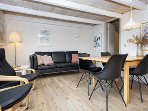 Superior House, 2 Bedrooms | Interior