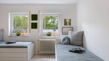 1 soverom, skrivebord, wi-fi (inkludert) og sengetøy