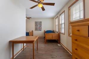 4 bedrooms, iron/ironing board, free WiFi