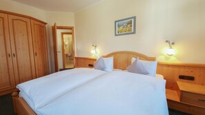 1 bedroom, free WiFi, bed sheets