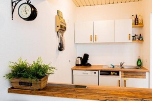 Fridge, oven, stovetop, coffee/tea maker - Central & bright | 4 persons (Magdeburg)