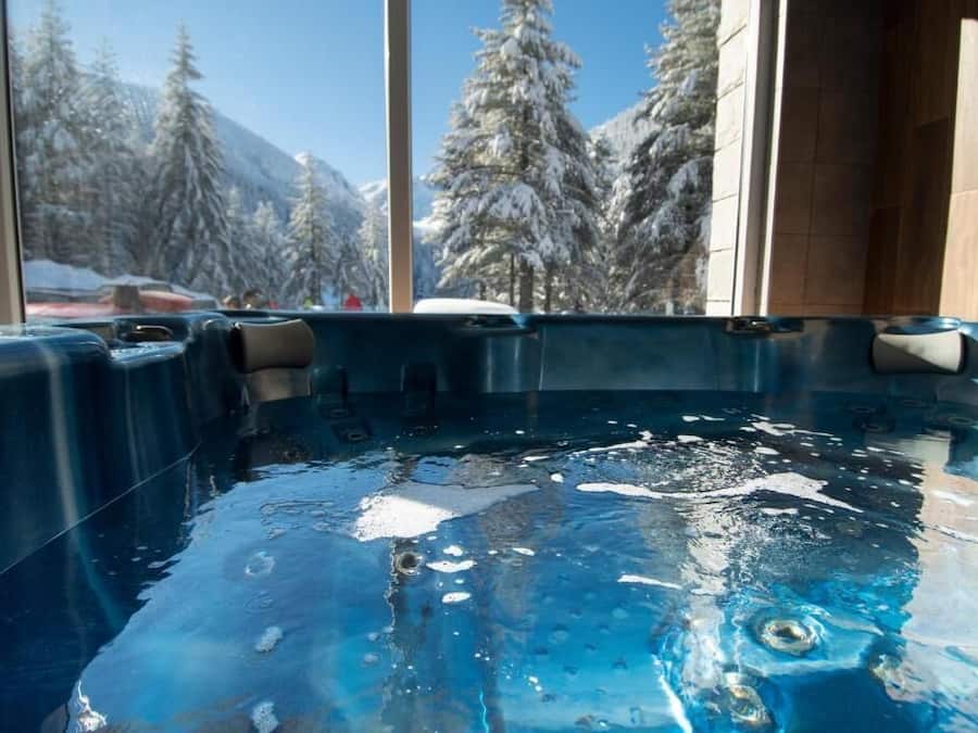 Sauna, tab panas, bilik wap, urutan tisu mendalam, urutan sukan