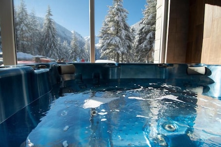 Sauna, hot tub, steam room, deep-tissue massages, sports massages. Hotel Malyovitsa