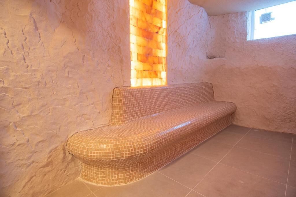 Sauna, hot tub, steam room, deep-tissue massages, sports massages