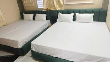 1 habitación, caja de seguridad en la habitación y escritorio