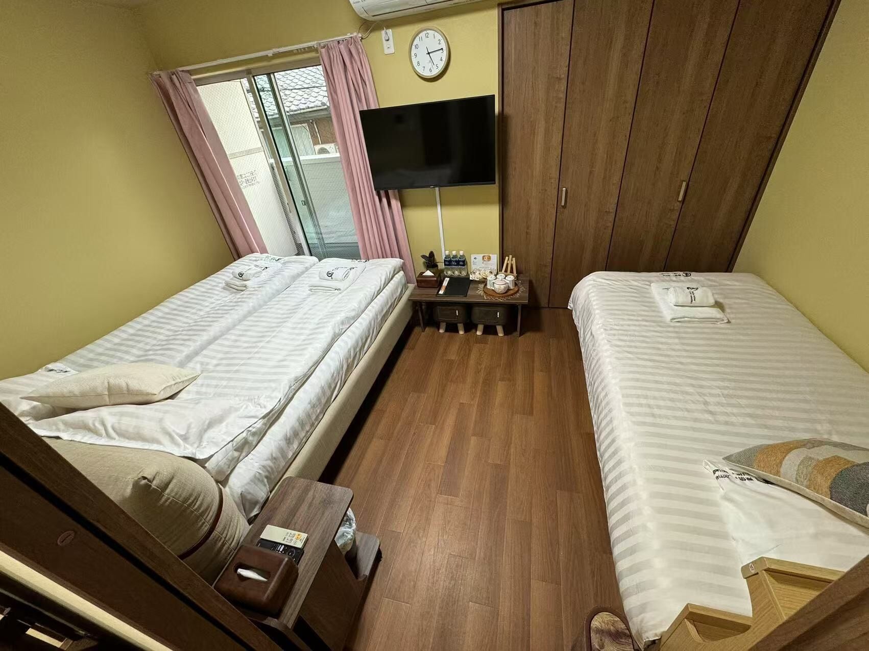 Free WiFi, bed sheets