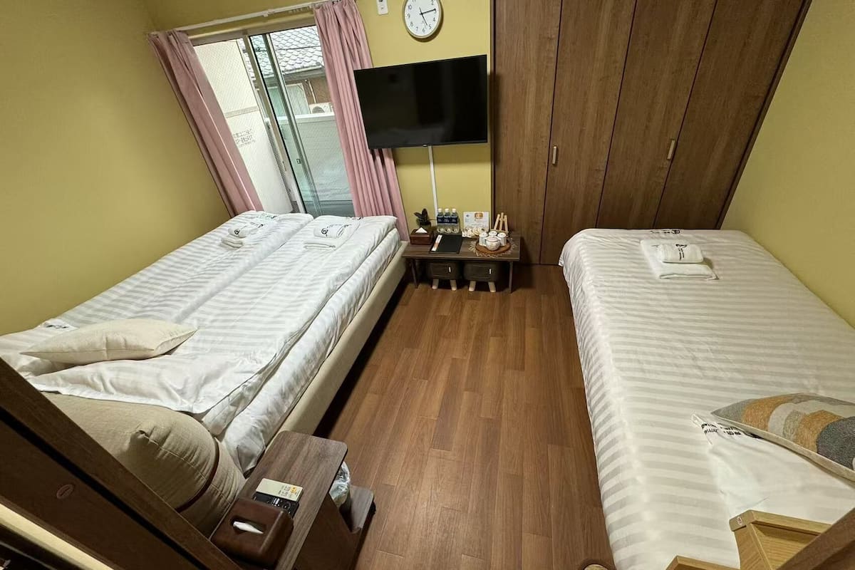 Free WiFi, bed sheets