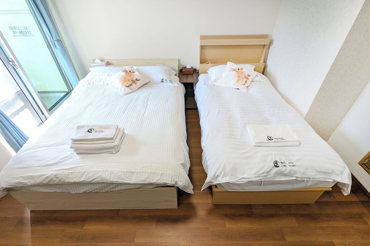 Free WiFi, bed sheets