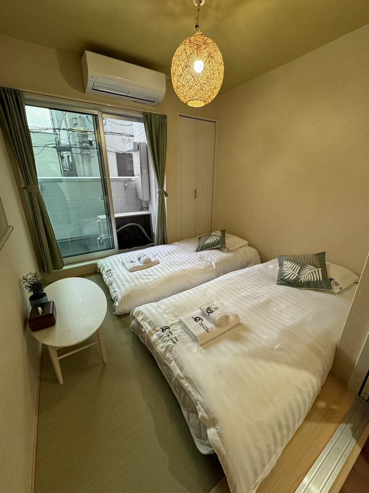 Free WiFi, bed sheets