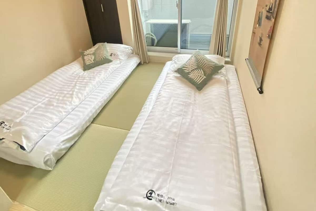 Free WiFi, bed sheets