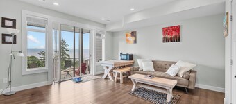 Modern Oceanview 2BR Suite w/ Patio & Private Entry | Nanaimo Retreat