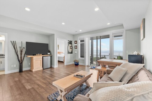 Modern Oceanview 2BR Suite w/ Patio & Private Entry | Nanaimo Retreat