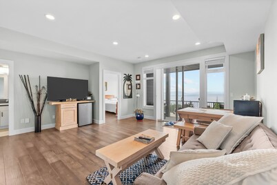 Modern Oceanview 2BR Suite w/ Patio & Private Entry | Nanaimo Retreat