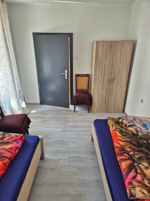 3 bedrooms, free WiFi, bed sheets