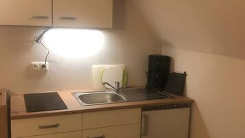 Fridge, stovetop, coffee/tea maker, electric kettle