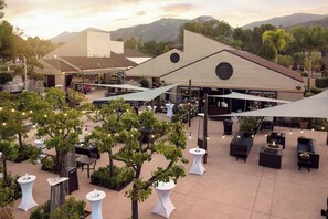 Outdoor dining - Hyatt The Welk! Family Friendly Condo with Great Location! (Escondido)