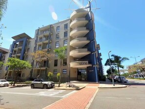 Exterior - 2-bedroom apartment in fabulous uMhlanga with WiFi, AC (uMhlanga)