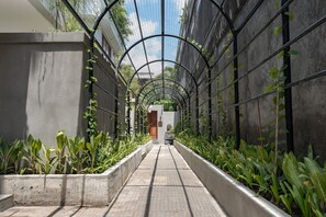 المنشأة من الخارج