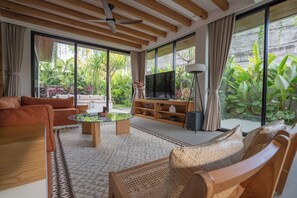 Villa - 3 soveværelser - privat pool - udsigt til have | Opholdsområde | 70-tommers smart-tv med digitale kanaler, Netflix, streamingtjenester