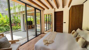 Villa, 3 Schlafzimmer, eigener Pool, Gartenblick | Individuell dekoriert, individuell eingerichtet, Schreibtisch