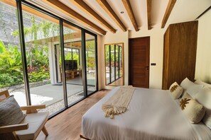 Villa, 3 habitaciones, alberca privada, vista al jardín | Decoración personalizada, muebles diferentes y escritorio 