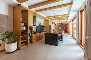 فيلا ديلوكس | مطبخ خاص | غلّاية كهربائية، كرسي للأطفال، مواد تنظيف صديقة للبيئة