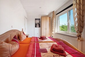 3 bedrooms, free WiFi, bed sheets - Apartment 'Am Wasser' with Wi-Fi (Niedersachsen-Stadland)