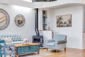 Family House, 6 Bedrooms, Garden View | Living area