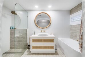 Casa família, 6 quartos, vista para o jardim | Banheiro
