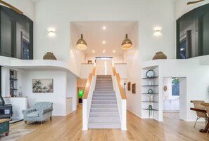 Family House, 6 Bedrooms, Garden View | Living area