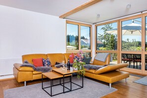 Fernseher, Tischtennisplatte